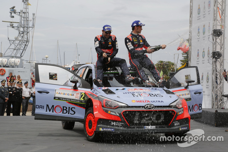 Ganadores Thierry Neuville, Nicolas Gilsoul, Hyundai i20 WRC, Hyundai Motorsport