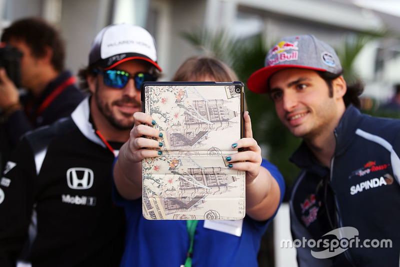 Fernando Alonso, McLaren y Carlos Sainz, Scuderia Toro Rosso