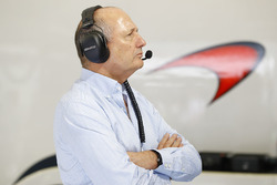 Ron Dennis, Presidente Ejecutivo de McLaren en el garaje