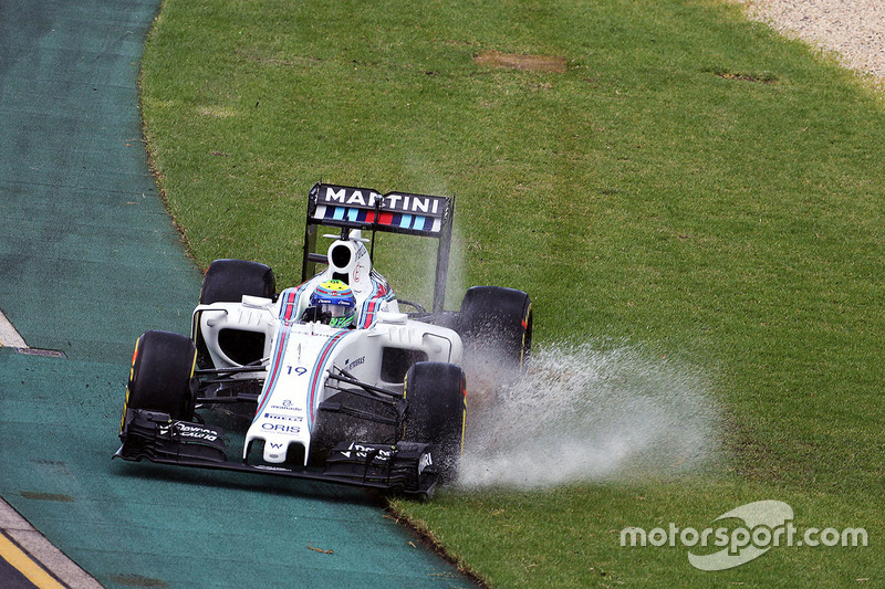 Felipe Massa, Williams FW38 runs wide