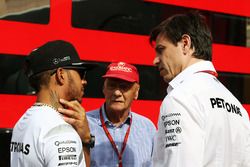 Lewis Hamilton, Mercedes AMG F1 con Niki Lauda, Mercedes Presidente no ejecutivo y Toto Wolff, Merce