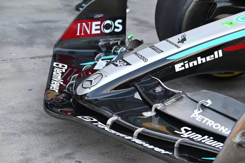Détail du pare-brise de la Mercedes W15