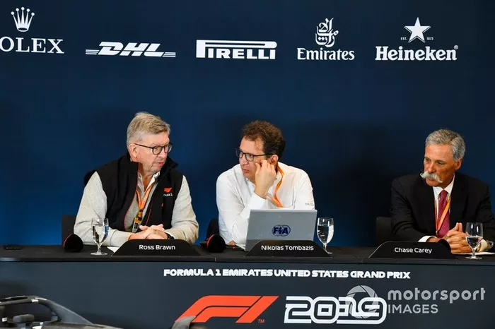 Ross Brawn, Managing Director di Motorsports, FOM, Chase Carey, Chairman, Formula 1 e Nikolaz Tombazi svelano le regole 2021 di Formula 1 in conferenza stampa