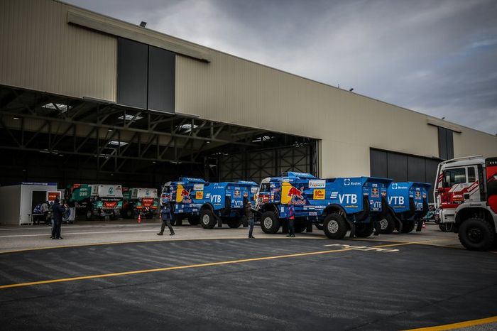 Verificaciones en Paul Ricard antes del embarque del Dakar 2020