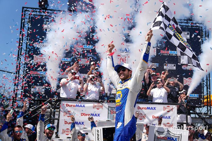 Ganador de la carrera Chase Elliott, Hendrick Motorsports, NAPA Auto Parts Chevrolet Camaro