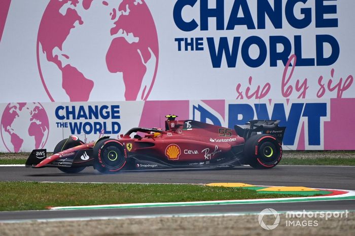 Carlos Sainz Jr, Ferrari F1-75, hace un trompo en la Q2