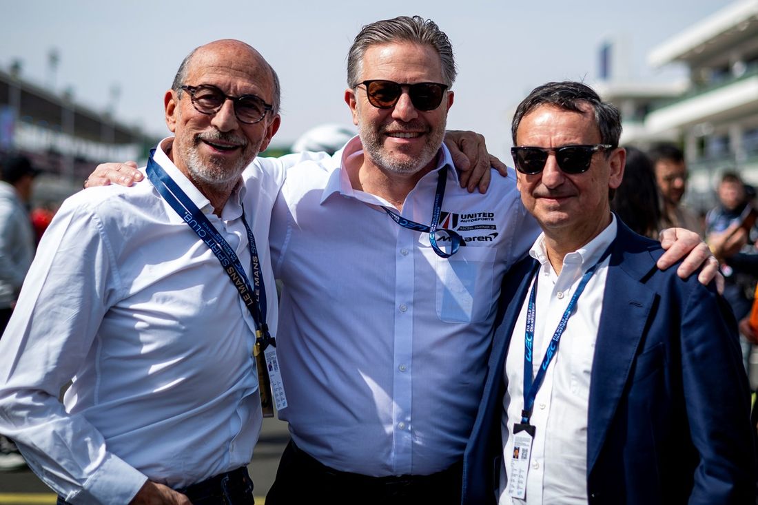 Richard Mille, przewodniczący Komisji Długodystansowej FIA, Zak Brown, dyrektor generalny McLaren, Pierre Fillon, przewodniczący ACO