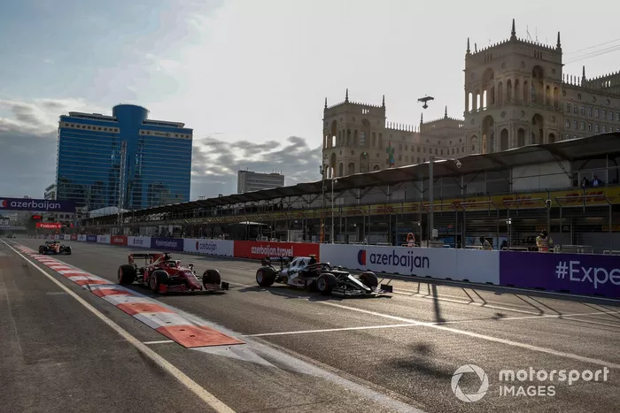 Pierre Gasly, AlphaTauri AT02,  Charles Leclerc, Ferrari SF21