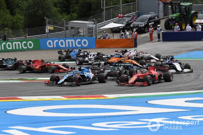 Valtteri Bottas, Mercedes W12, Fernando Alonso, Alpine A521, Charles Leclerc, Ferrari SF21, Lance Stroll, Aston Martin AMR21 en la salida