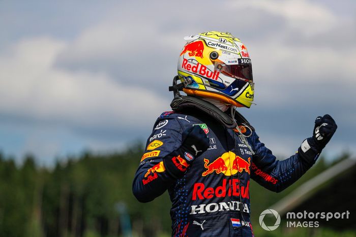 Ganador Max Verstappen, Red Bull Racing, celebra en Parc Ferme