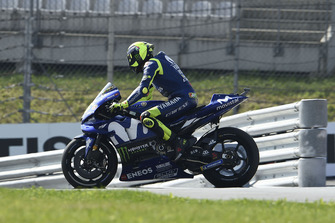 Valentino Rossi, Yamaha Factory Racing, broken down and heading the wrong way down pit lane
