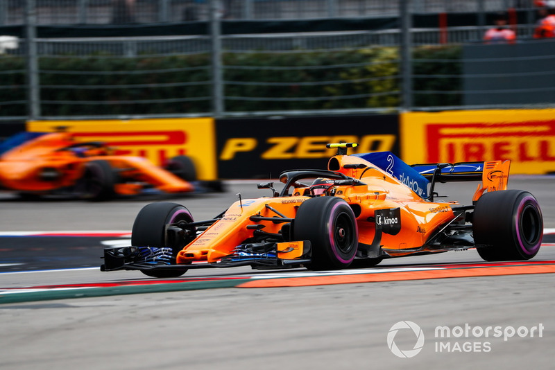 Stoffel Vandoorne, McLaren MCL33, Fernando Alonso, McLaren MCL33