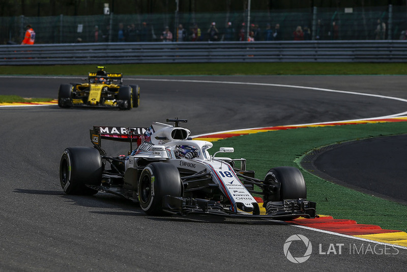 Lance Stroll, Williams FW41 y Carlos Sainz Jr., Renault Sport F1 Team R.S. 18