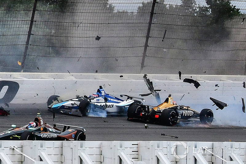 Robert Wickens, Schmidt Peterson Motorsports Honda, James Hinchcliffe, Schmidt Peterson Motorsports Honda, Ryan Hunter-Reay, Andretti Autosport Honda, Pietro Fittipaldi, Dale Coyne Racing Honda