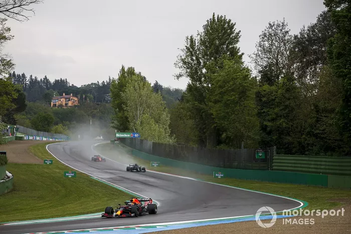 Max Verstappen, Red Bull Racing RB16B, Lewis Hamilton, Mercedes W12, Charles Leclerc, Ferrari SF21