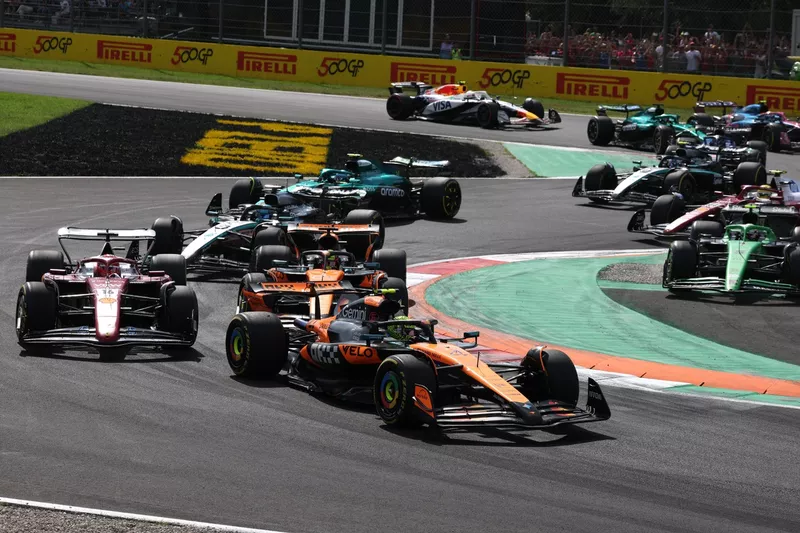 Charles Leclerc, Ferrari, Lando Norris, McLaren, Oscar Piastri