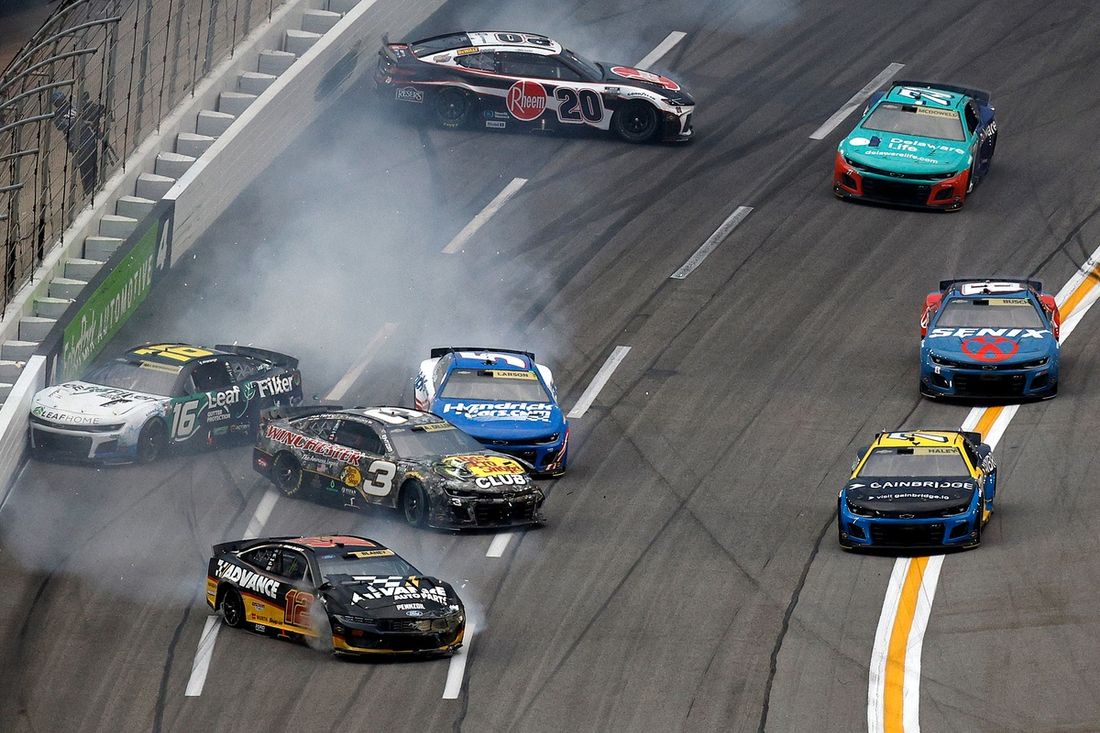 Ryan Blaney, Austin Dillon, AJ Allmendinger, Christopher Bell chocan