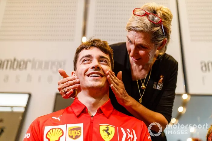 Charles Leclerc, Ferrari, viene truccato