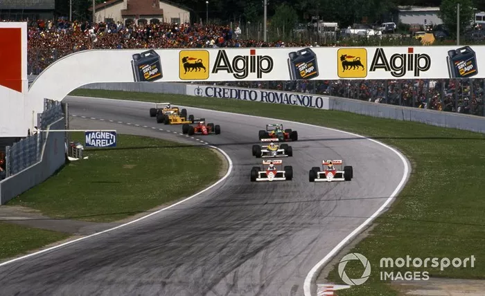 Ayrton Senna, McLaren MP4/5 dévant Alain Prost, McLaren MP4/5