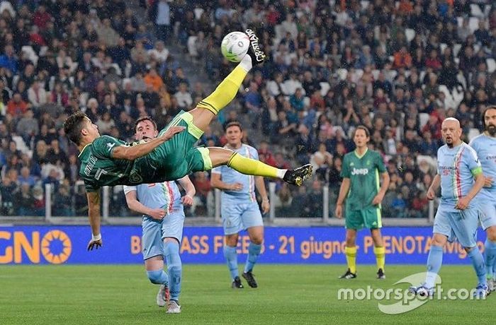 La partita del cuore 2019, con Vettel, Leclerc y Giovinazzi junto a Francesco Totti, Cristiano Ronaldo, Pavel Nedved y Andrea Pirlo, entre otros