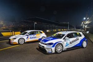 #29 GWR Australia, Michael Almond, Hyundai I30N,, #35 Alliance Autosport, Alexandra Whitley, Volkswagen Golf GTI