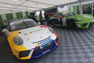 Porsche nel garage Dinamic Motorsport