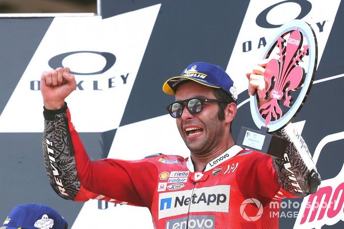 Podio: el gnaador Danilo Petrucci, Ducati Team