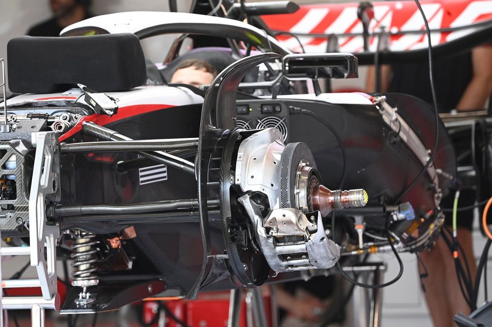 Haas VF-23 Freno delantero