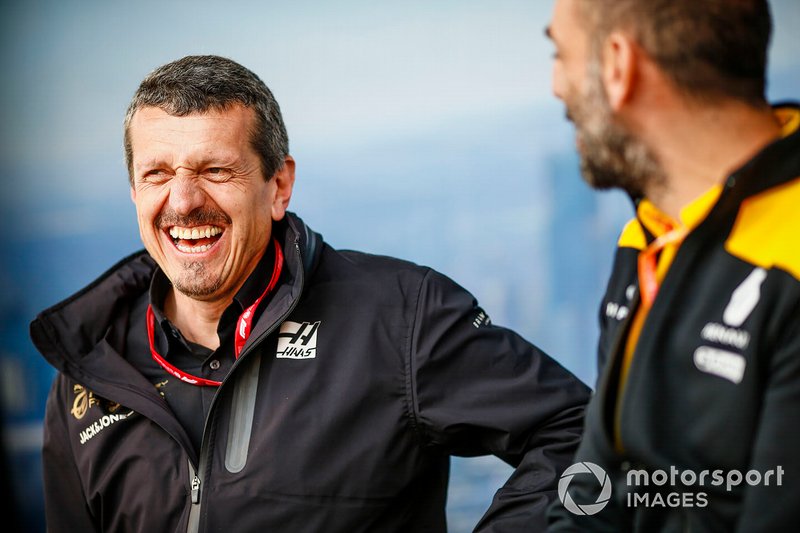 Guenther Steiner, Team Principal, Haas F1, with Cyril Abiteboul, Managing Director, Renault F1 Team