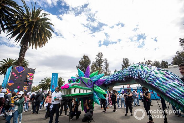 Un dragón en la aldea electrónica