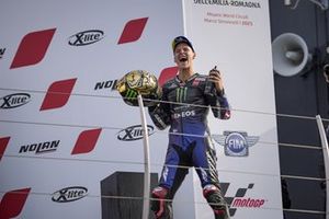 Le Champion du monde Fabio Quartararo, Yamaha Factory Racing fête son titre sur le podium