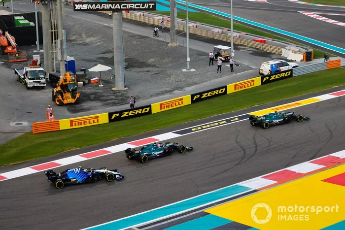 Lance Stroll, Aston Martin AMR21, Sebastian Vettel, Aston Martin AMR21, Nicholas Latifi, Williams FW43B