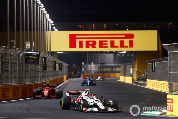 Antonio Giovinazzi, Alfa Romeo Racing C41, Carlos Sainz Jr., Ferrari SF21