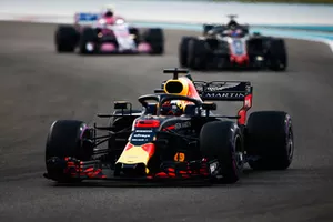 Daniel Ricciardo, Red Bull Racing RB14 devant Romain Grosjean, Haas F1 Team VF-18 et Esteban Ocon, Racing Point Force India VJM11 
