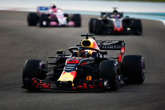 Daniel Ricciardo, Red Bull Racing RB14 leads Romain Grosjean, Haas F1 Team VF-18 and Esteban Ocon, Racing Point Force India VJM11