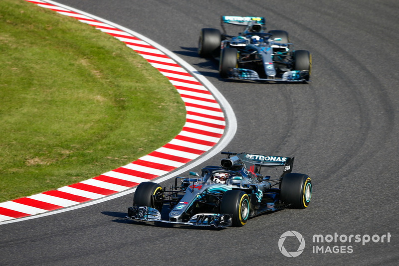Lewis Hamilton, Mercedes AMG F1 W09, devance Valtteri Bottas, Mercedes AMG F1 W09