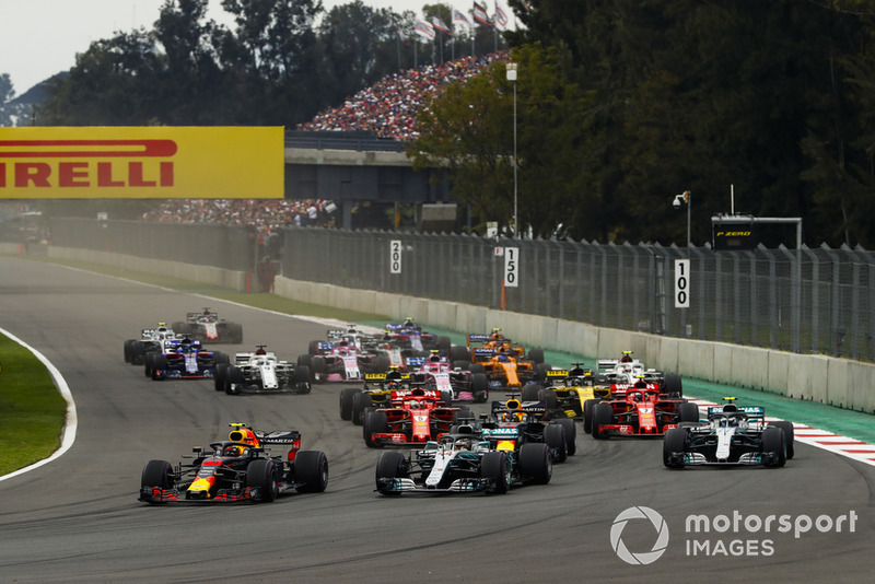 Макс Ферстаппен, Red Bull Racing RB14, лідирує