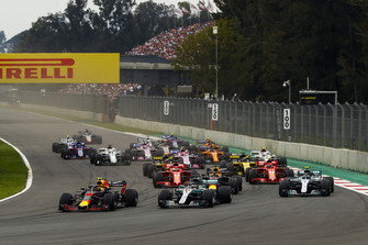 Max Verstappen, Red Bull Racing RB14, Lewis Hamilton, Mercedes AMG F1 W09 EQ Power+, Max Verstappen, Red Bull Racing RB14, Valtteri Bottas, Mercedes AMG F1 W09 EQ Power+