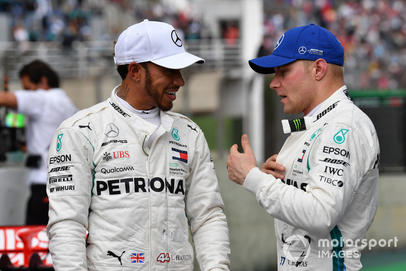 Lewis Hamilton, Mercedes AMG F1 et Valtteri Bottas, Mercedes AMG F1 dans le Parc Fermé