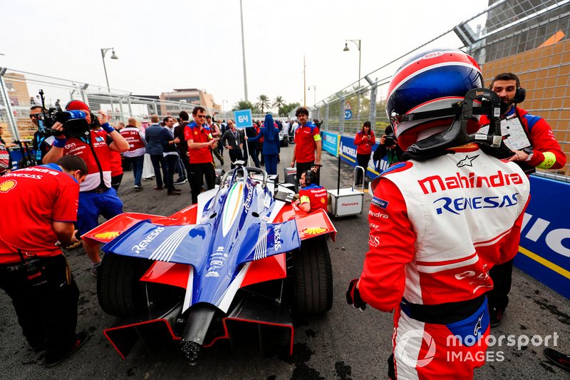 Jérôme d'Ambrosio, Mahindra Racing stands behind his M5 Electro on the grid