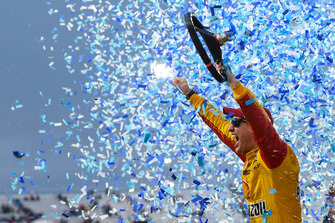 Yarış galibi Joey Logano, Team Penske, Ford Fusion Shell Pennzoil