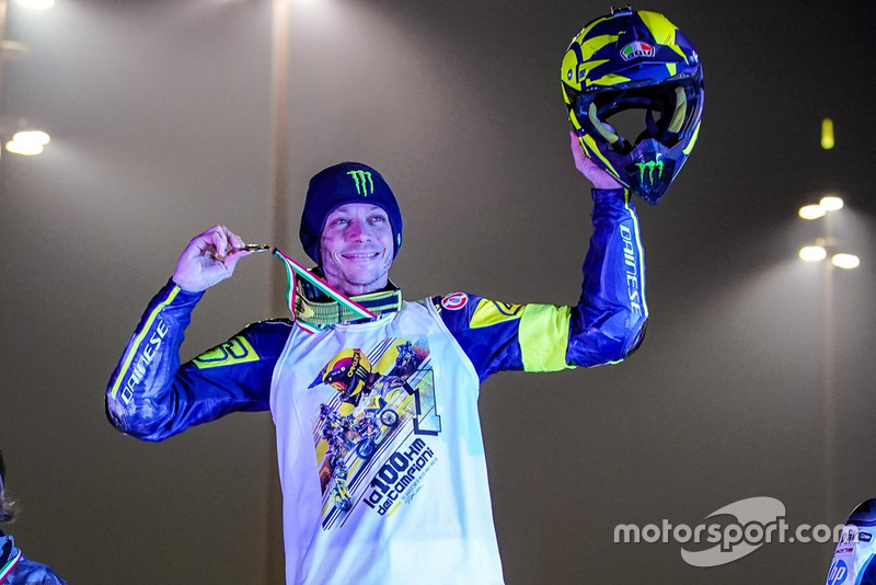 Valentino Rossi celebra su victoria