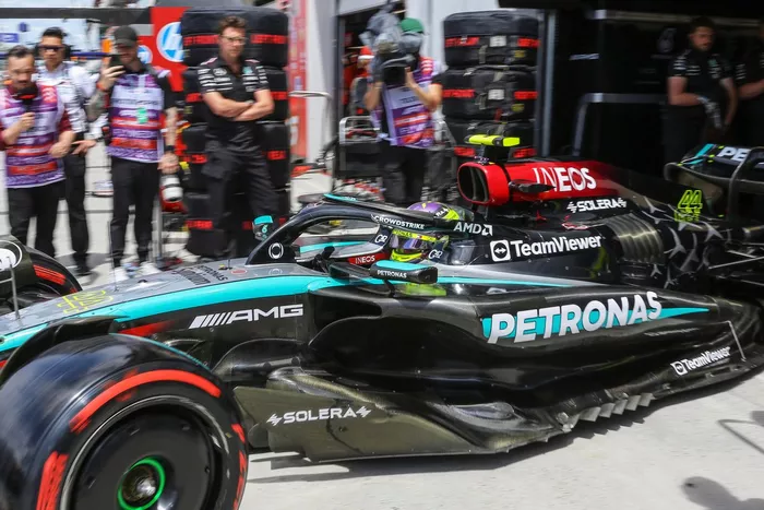 Lewis Hamilton, Mercedes F1 W15, en boxes 