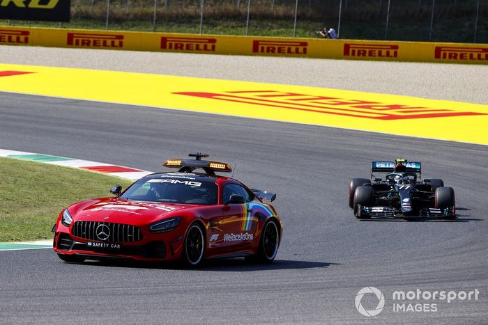 El Safety Car y Valtteri Bottas, Mercedes F1 W11