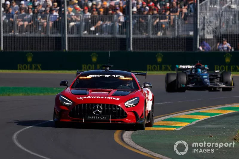 La Safety Car e George Russell, Mercedes F1 W14