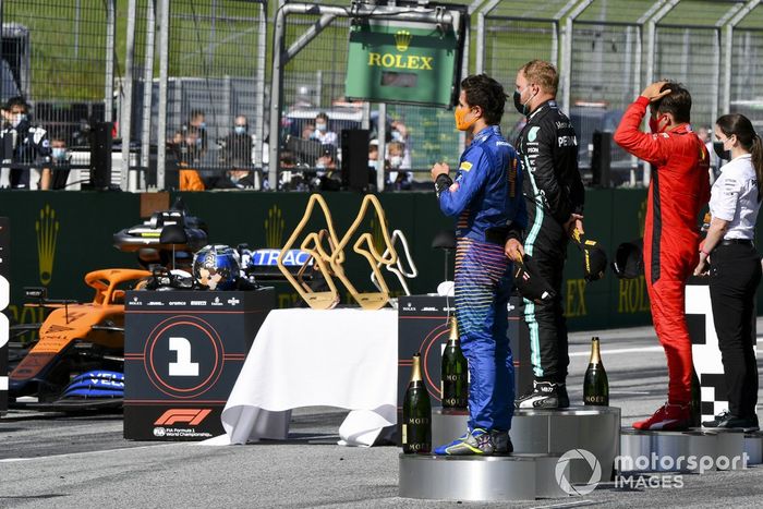Podio: tercer lugar Lando Norris, McLaren, ganador Valtteri Bottas, Mercedes-AMG Petronas F1 y segundo lugar Charles Leclerc, Ferrari
