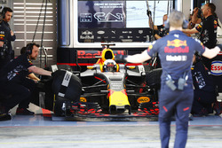 Daniel Ricciardo, Red Bull Racing, sort de son garage