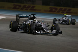 Lewis Hamilton, Mercedes AMG F1 W07 Hybrid; Nico Rosberg, Mercedes AMG F1 W07 Hybrid