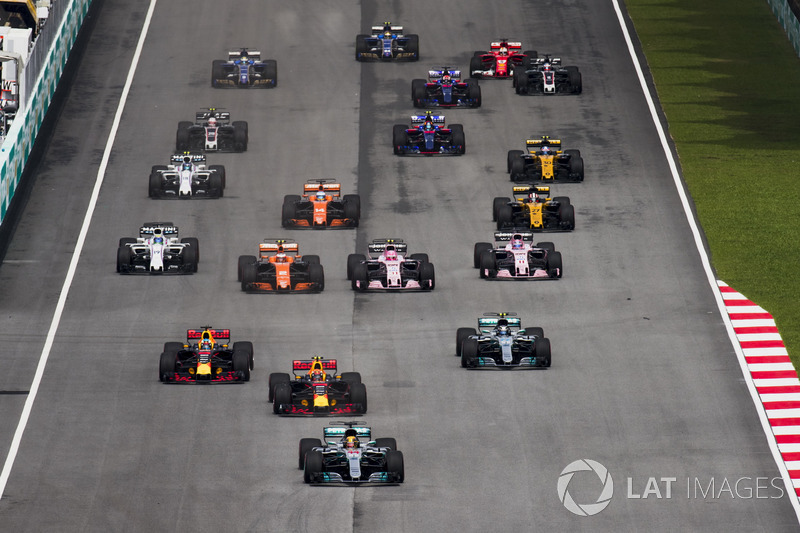 Lewis Hamilton, Mercedes AMG F1 W08, Max Verstappen, Red Bull Racing RB13, Daniel Ricciardo, Red Bull Racing RB13, Valtteri Bottas, Mercedes AMG F1 W08, Stoffel Vandoorne, McLaren MCL32, Sergio Perez, Sahara Force India F1 VJM10, at the start