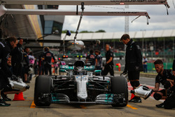 Valtteri Bottas, Mercedes-Benz F1 W08 makes a pitstop